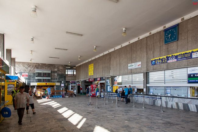 Olsztyn, 12.08.2015r. Dworzec Glowny PKP/PKS. Trwaja rozmowy wladz miasta z inwestorami na temat remontu obiektu. N/z hala glowna PKP. EU, PL, Warm-Maz.